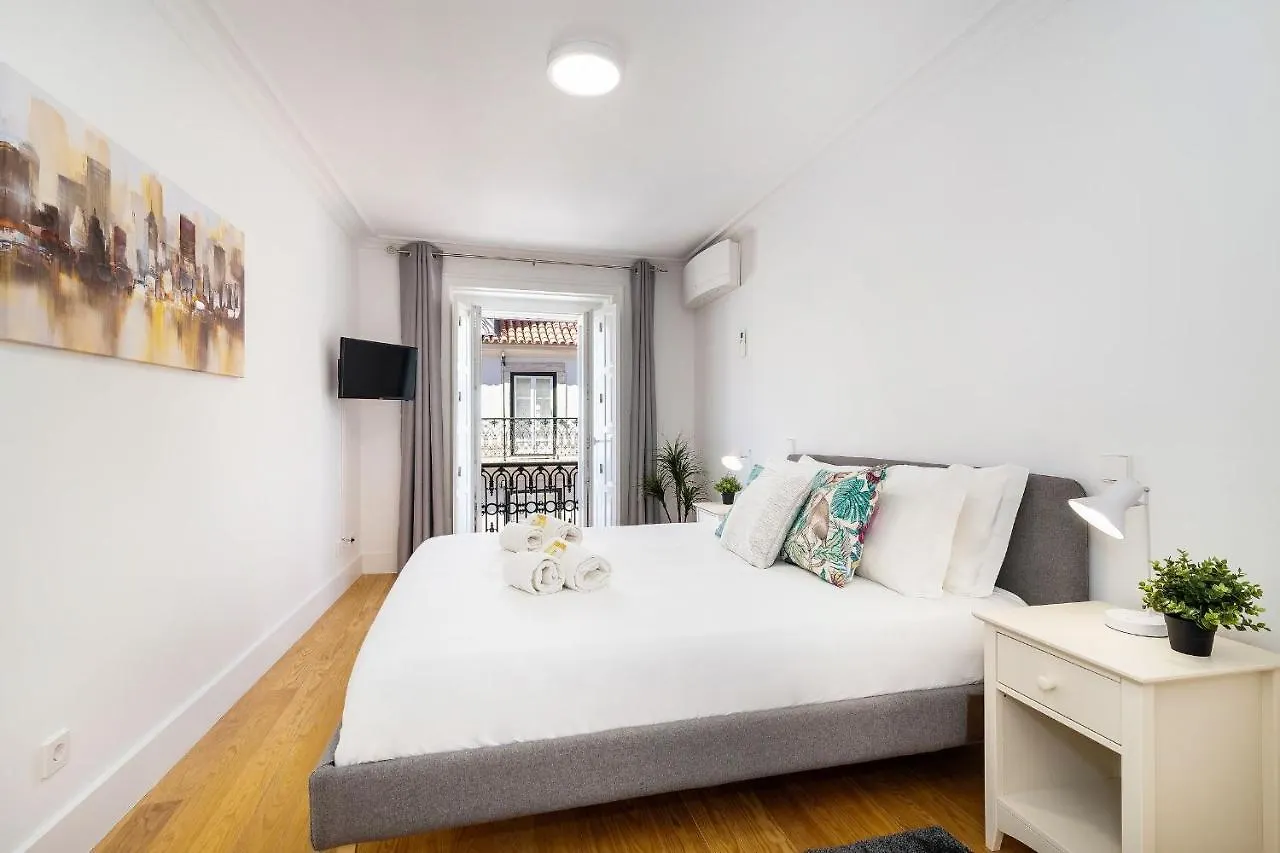 Stunning 2Bdr Apartment In Chiado By Lovelystay Lisboa 0*,  Portugália