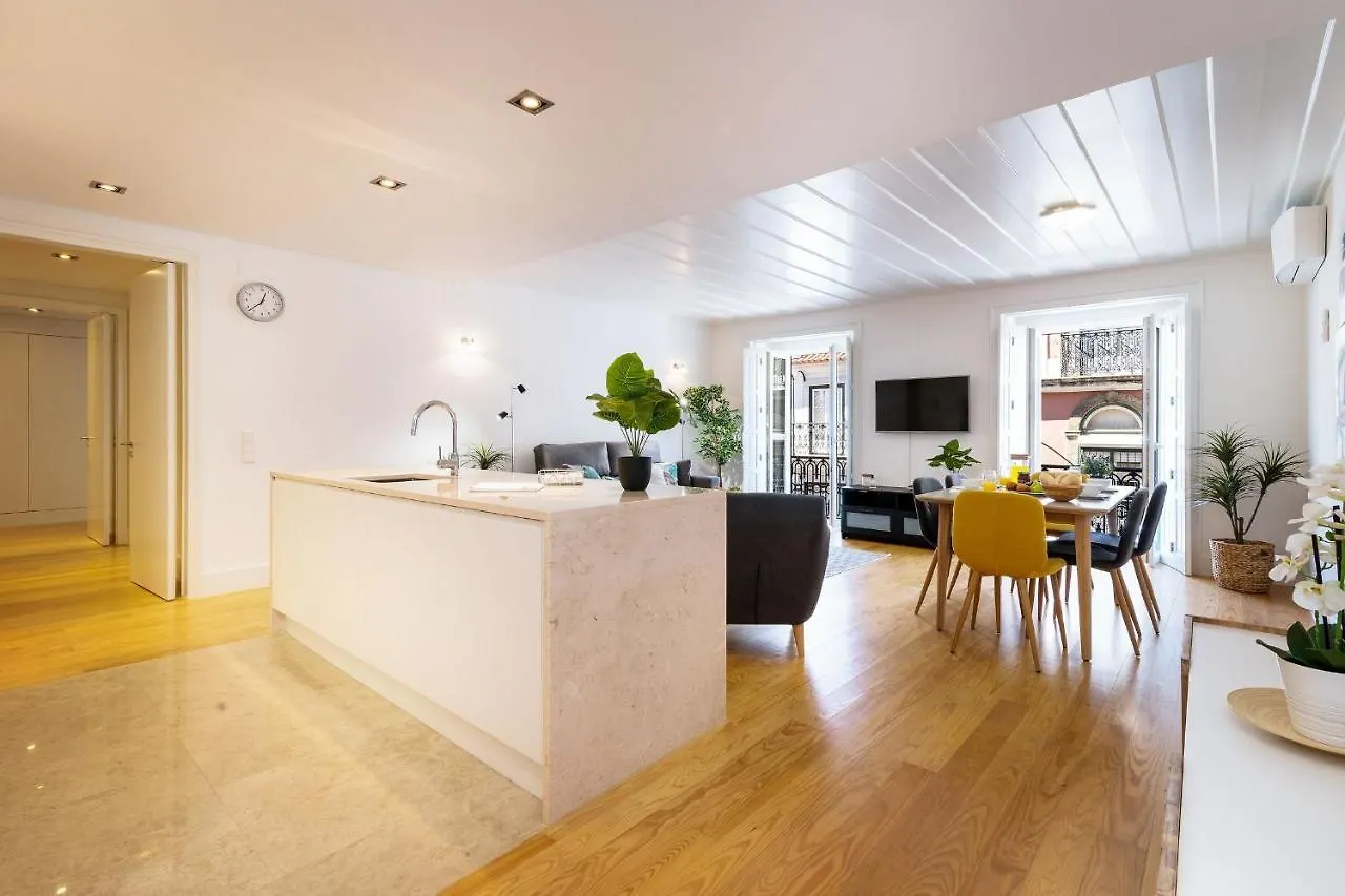 Stunning 2Bdr Apartment In Chiado By Lovelystay Lisbon